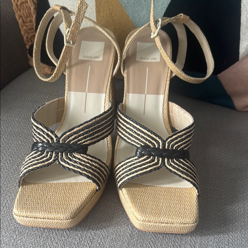 Brand New Dolce Vita Women's Black and Tan Sandals